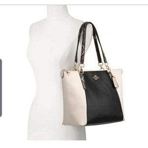 Ava COACH  Tote (robot charm NOT incld)